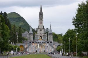 Private Lourdes Sanctuary Tour from San Sebastian - Your private guide and van: comfortable, flexible, human