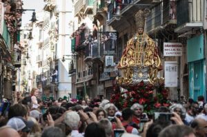 Private Pamplona SAN FERMIN & Bull Run Pick up from San Sebastian - Private pickup from San Sebastián: comfort, control, and early arrival