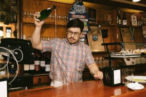 San Sebastian Centro Neighborhood Pintxos & Wine Tour - Casa Valles and the gilda: a classic pintxo stop with a point