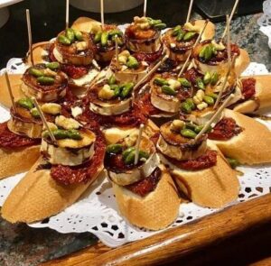 San Sebastian food tour: Pintxo tasting paired with Spanish wines - What You Actually Taste: Eight Pintxos Plus Wines, Cider, and Liqueur