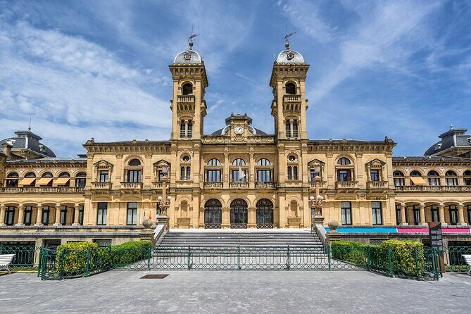 San Sebastian Historic Walking Tour in Small Group - What the 90 minutes feels like in real life