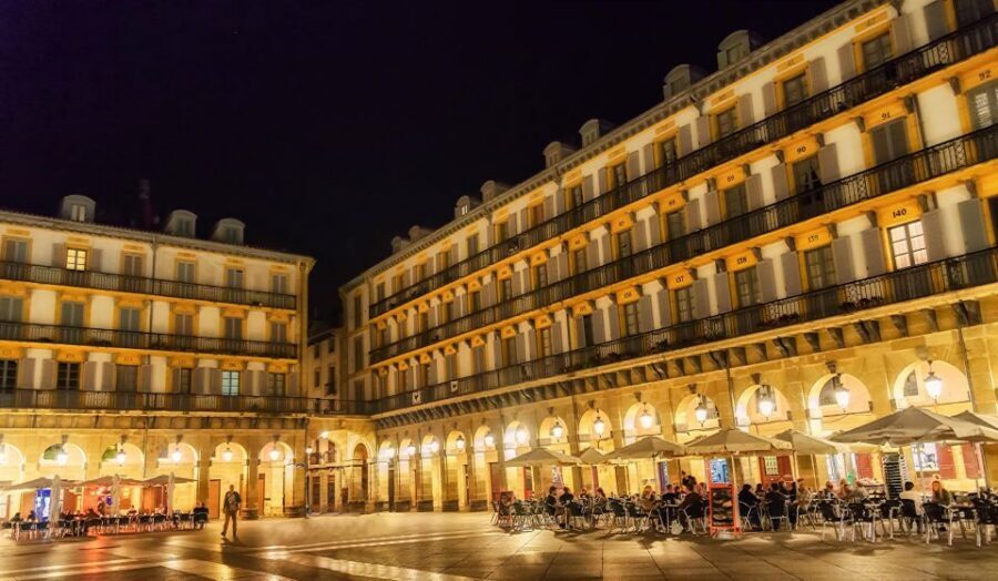 San Sebastian: Historical Walking Tour with Pintxo and Drink - Buen Pastor Cathedral: architecture that marks the old-new mix