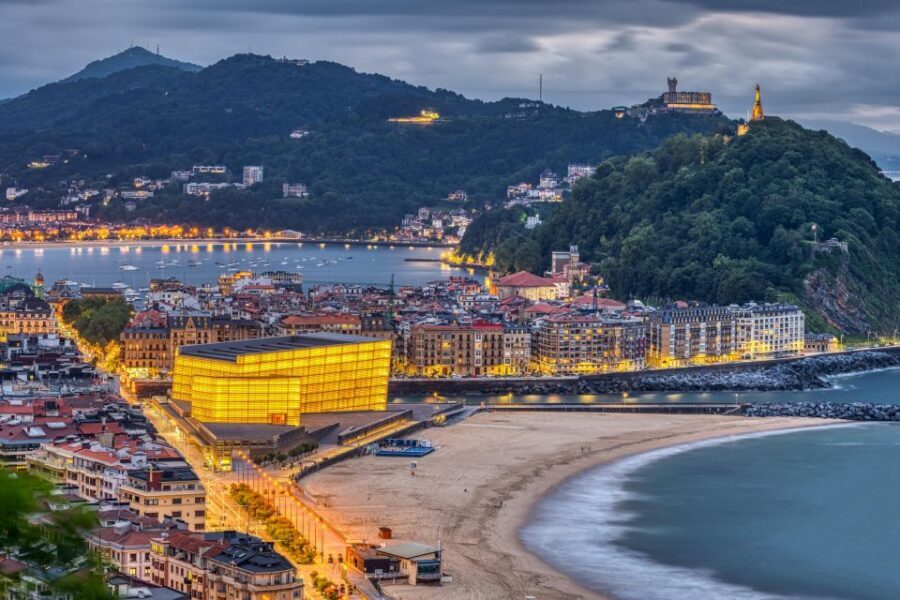 San Sebastian: Historical Walking Tour with Pintxo and Drink - Old Town, Parte Vieja: narrow streets, lively plazas, real atmosphere