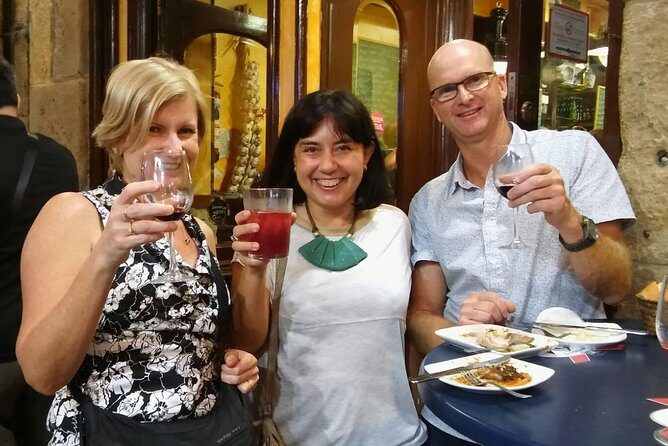 San Sebastian Pintxos Tour for Gourmets in the Old Town - What the tour feels like in real life: relaxed, social, and full