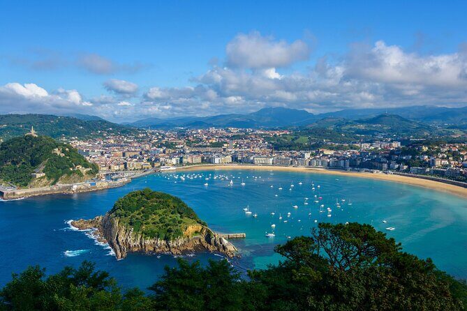San Sebastian : Private Custom Walking Tour With A Guide - Monumento al Tamborrero: understanding the January 20 Tamborrada