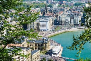 San Sebastian Scavenger Hunt & Highlights Self Guided Audio Tour - Stop-by-stop highlights: Maria Kristina Zubia to San Telmo Museoa