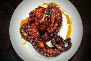 San Sebastián Walking Dinner Tour with Basque Bites - Old Town pacing: seeing more without the map stress