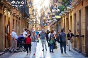 San Sebastian walking tour with pintxo and drink option - Stop 1 in Centro: City Hall, La Concha Beach, and Buen Pastor’s big organ
